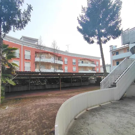 Near In 45640 Daire Bibione